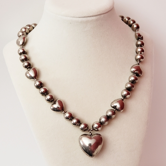 Beautiful Korean Shiny Silver Puffy 'Hearts Galore' & Round Balls Necklace - Picture 8 of 8